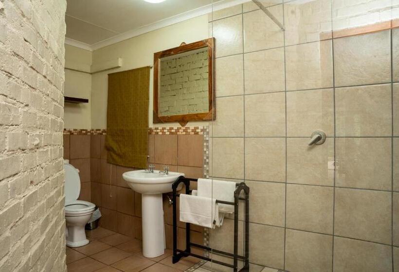 住宿加早餐  Riverbank Lodge