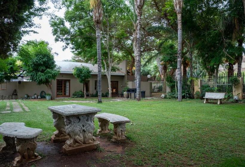 住宿加早餐  Riverbank Lodge