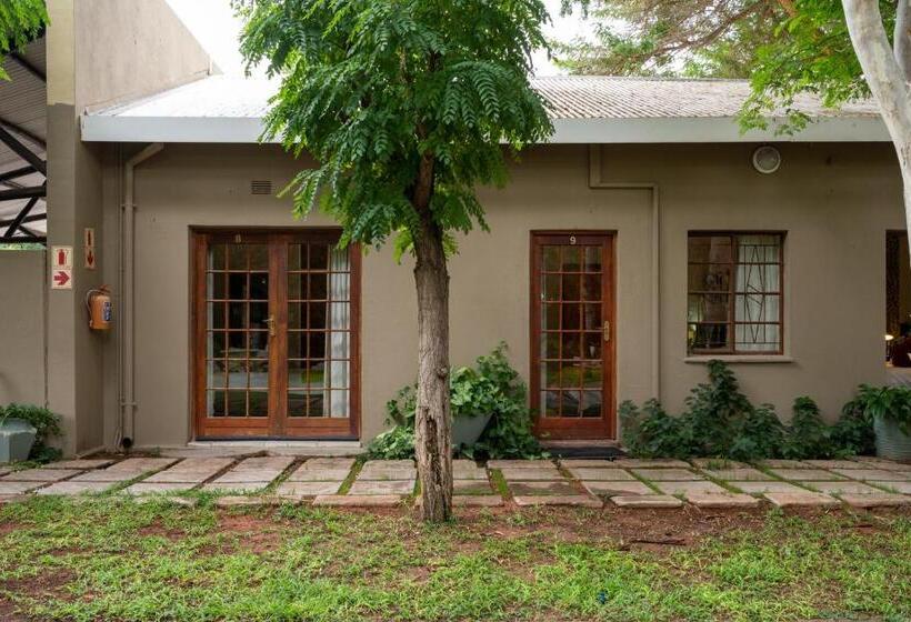 住宿加早餐  Riverbank Lodge