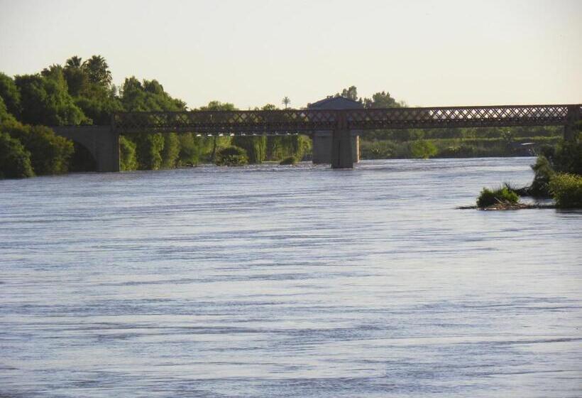 住宿加早餐  Riverbank Lodge