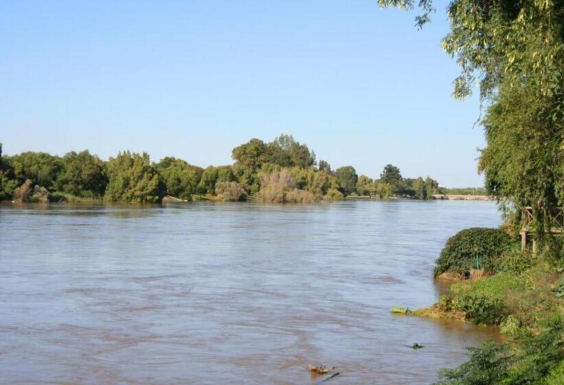 住宿加早餐  Riverbank Lodge