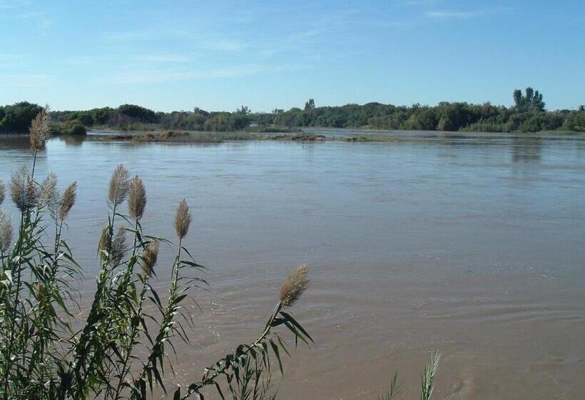 住宿加早餐  Riverbank Lodge