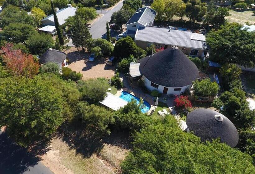 تختخواب و صبحانه Roundhouse Guesthouse