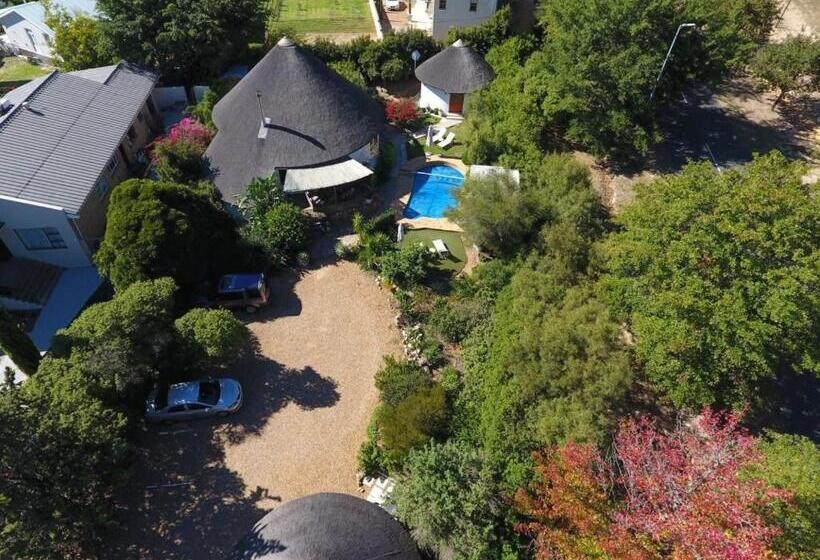 تختخواب و صبحانه Roundhouse Guesthouse