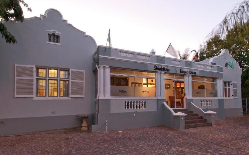 مبيت وإفطار Skinkikofi Guest House