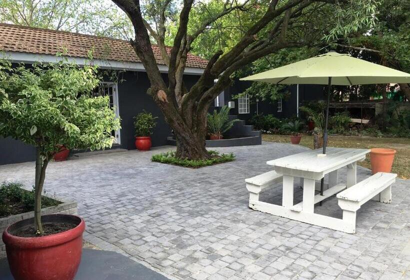 مبيت وإفطار The Garden Shed Guest House