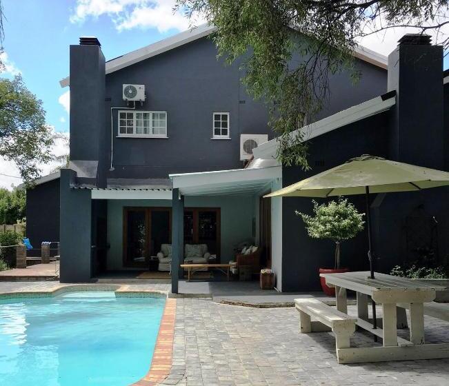 مبيت وإفطار The Garden Shed Guest House