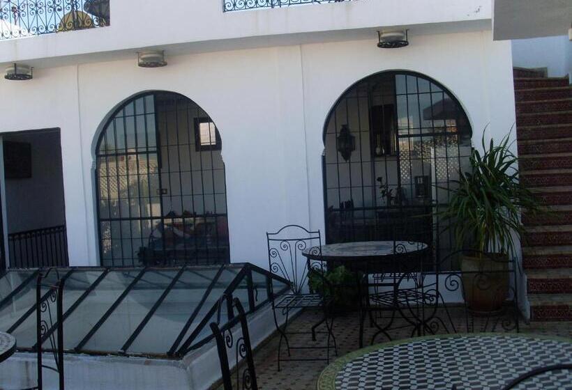 تختخواب و صبحانه The Medina Hostel