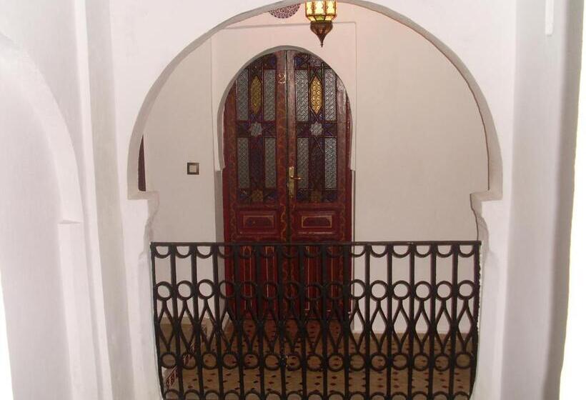 تختخواب و صبحانه The Medina Hostel