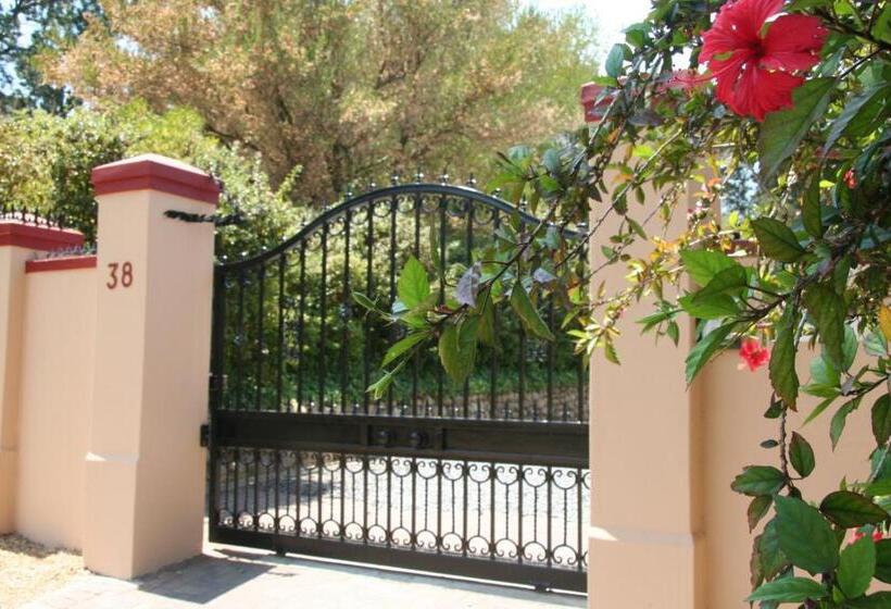 مبيت وإفطار Villa Helderberg