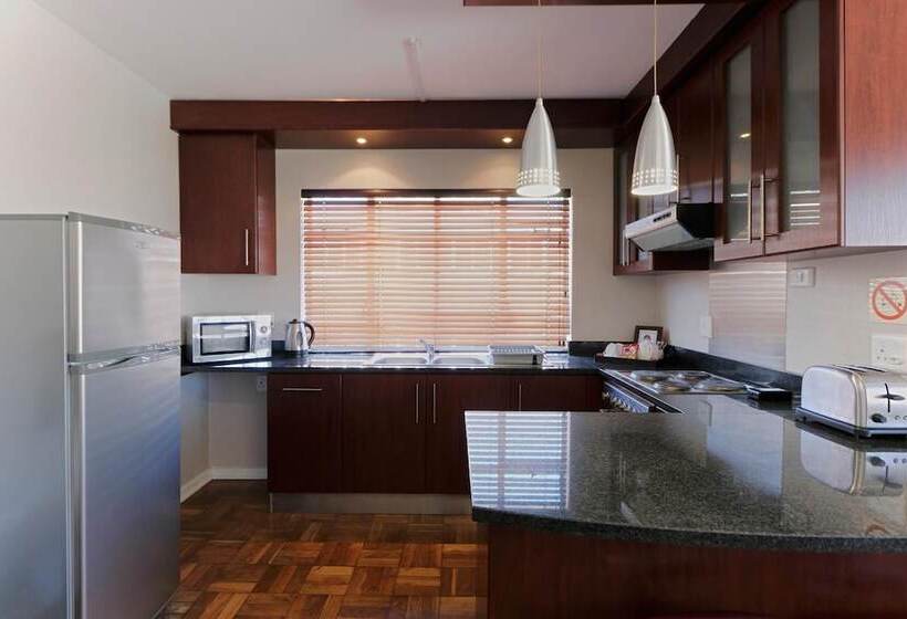 酒店 10 On Cape Self Catering Apartments