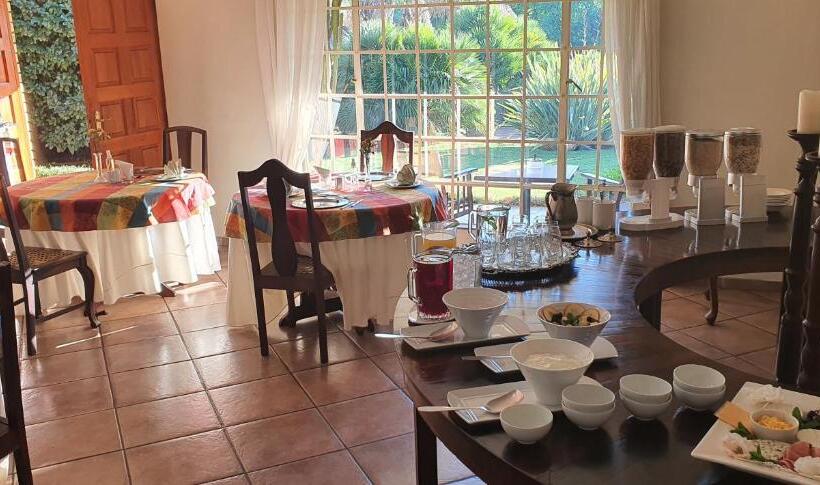 Отель Avant Garde Lodge