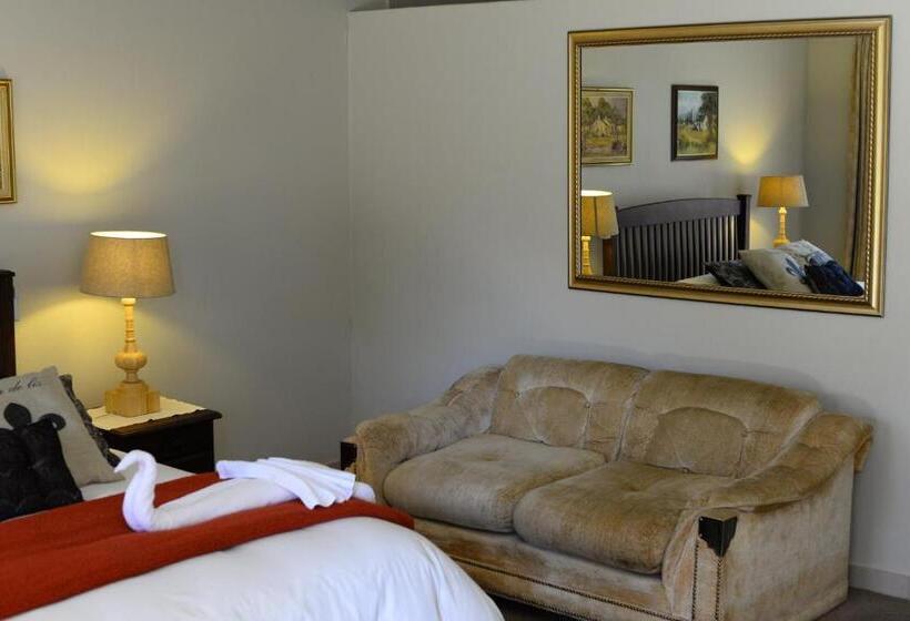 Отель Avant Garde Lodge