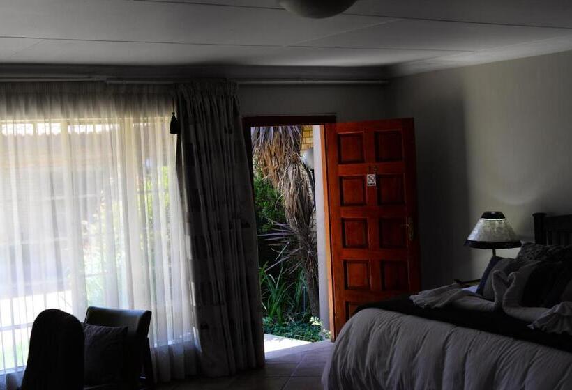 Отель Avant Garde Lodge