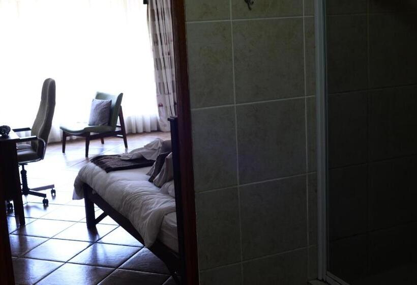 Отель Avant Garde Lodge