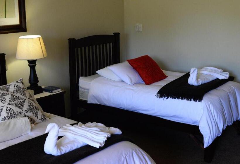 Отель Avant Garde Lodge