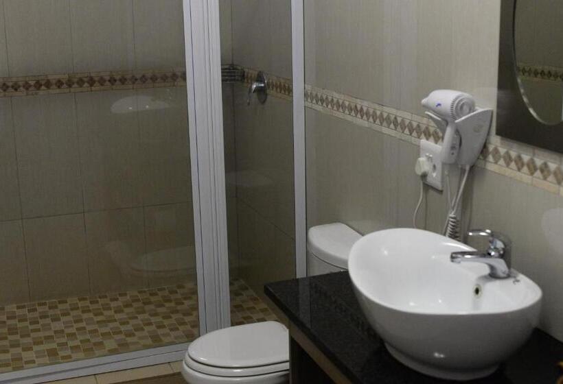 Отель Avant Garde Lodge