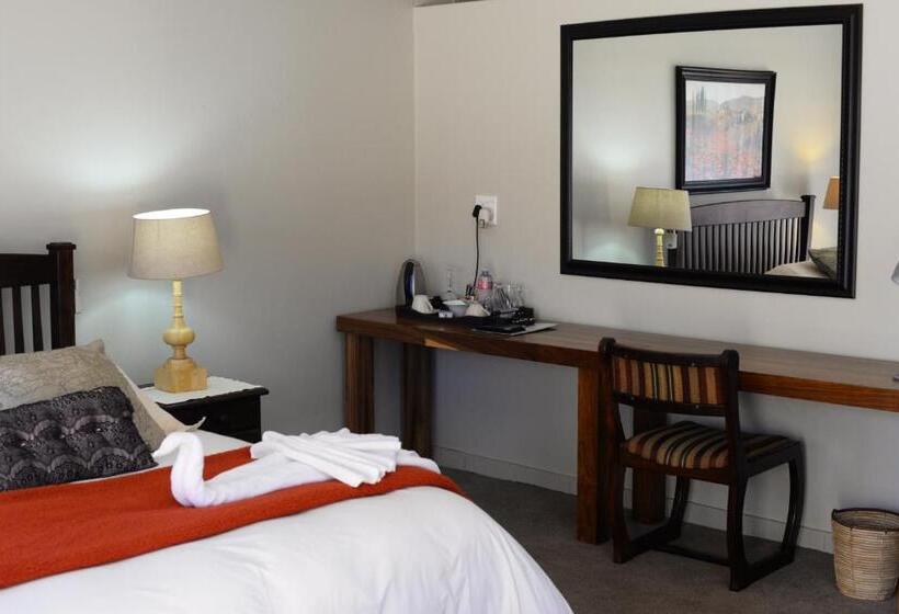 Отель Avant Garde Lodge