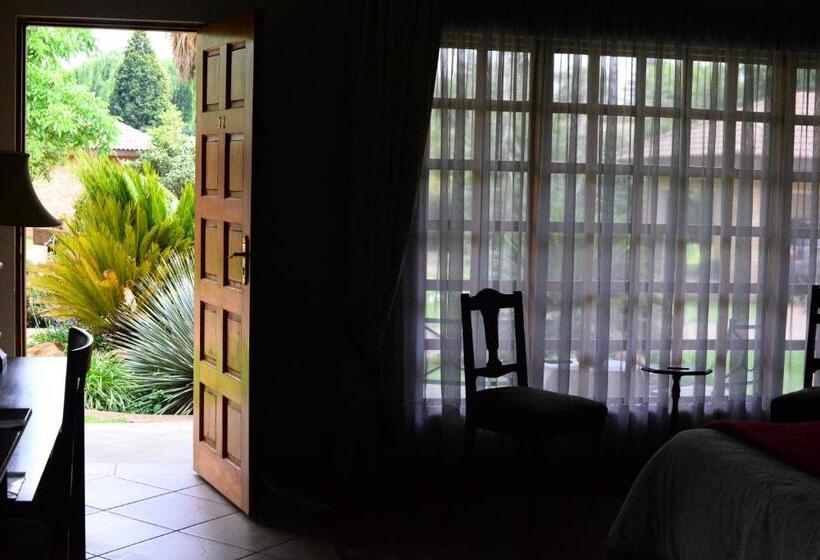 Отель Avant Garde Lodge