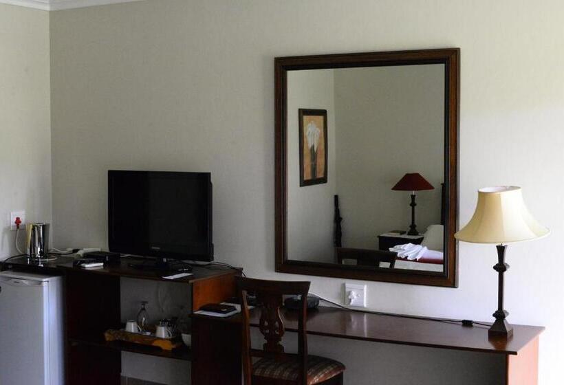 Отель Avant Garde Lodge