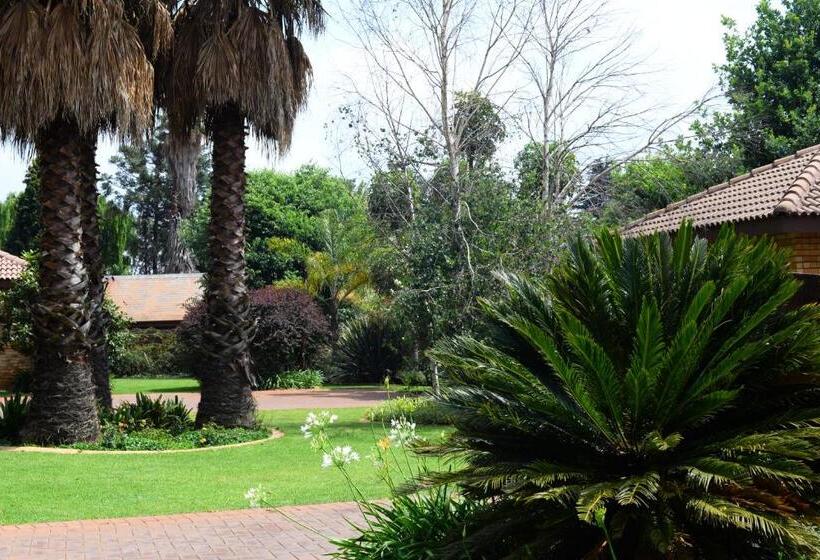 Отель Avant Garde Lodge