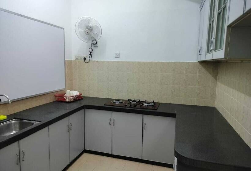 Cmn Hotel & Homestay