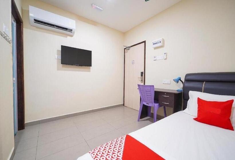 Cmn Hotel & Homestay