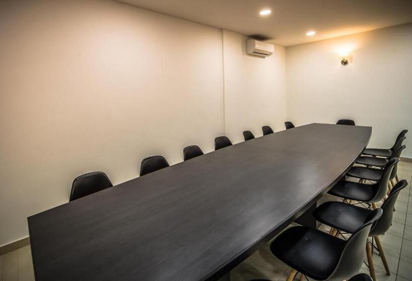 Crystal Garden Hotel   Seri Kembangan