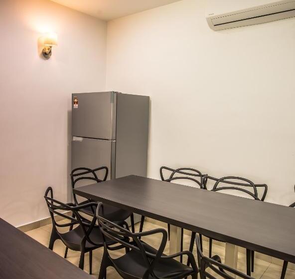 Crystal Garden Hotel   Seri Kembangan