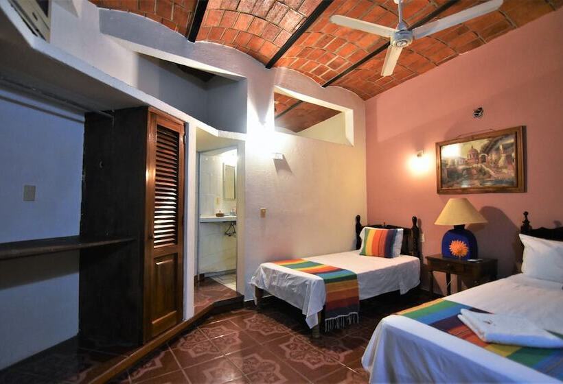 Отель Don Miguel Plaza