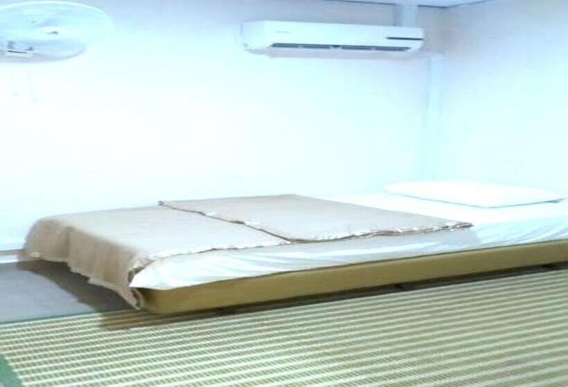 בית מלון כפרי Gest Inn