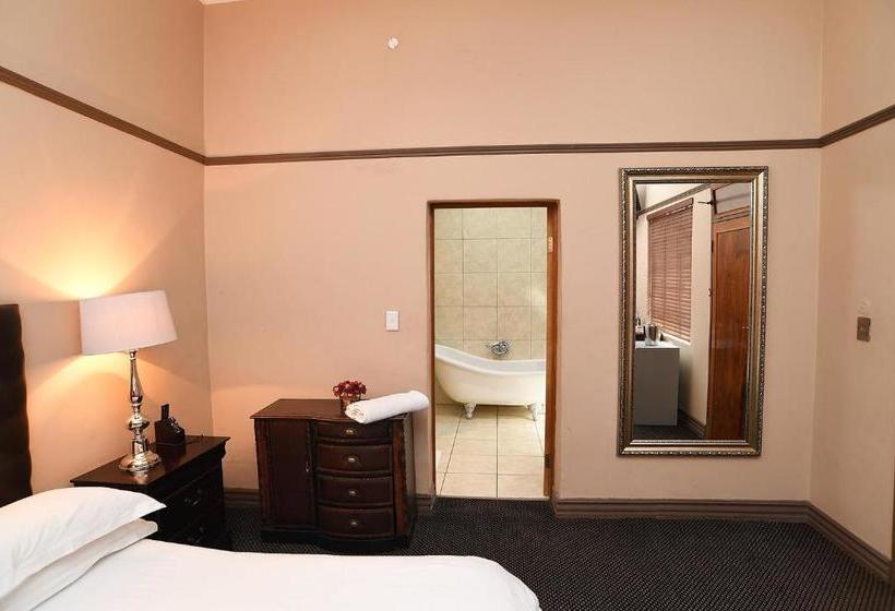 ホテル Halfway House