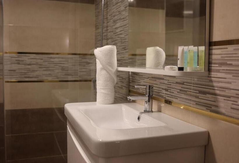 هتل Hôtel Des Lilas