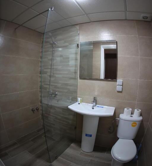 هتل Hôtel Des Lilas