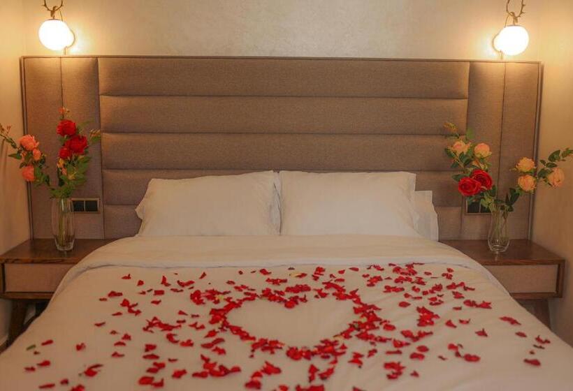 هتل Hôtel Des Lilas