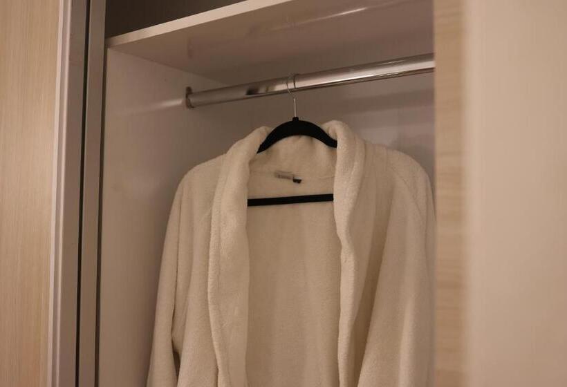 هتل Hôtel Des Lilas