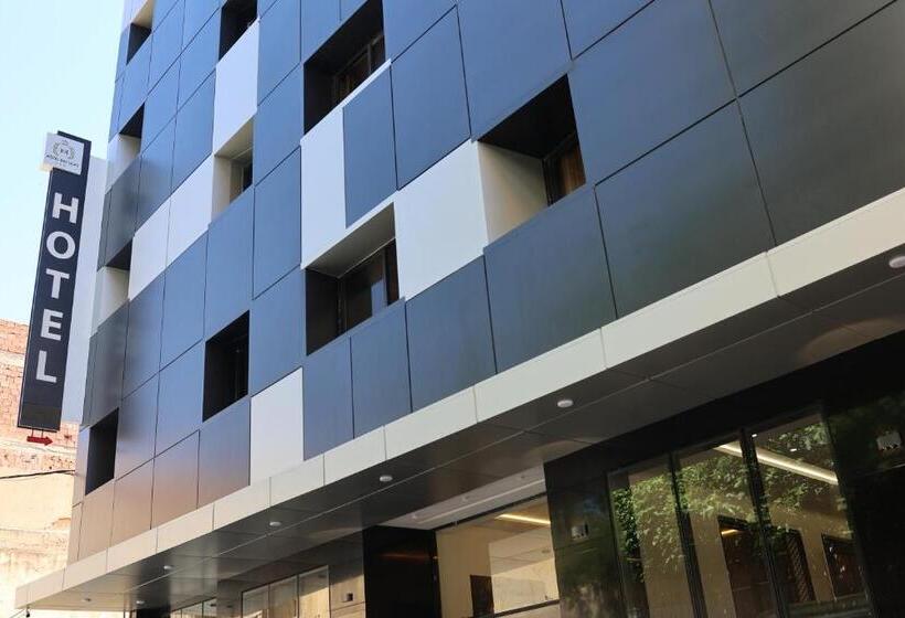 هتل Hôtel Des Lilas