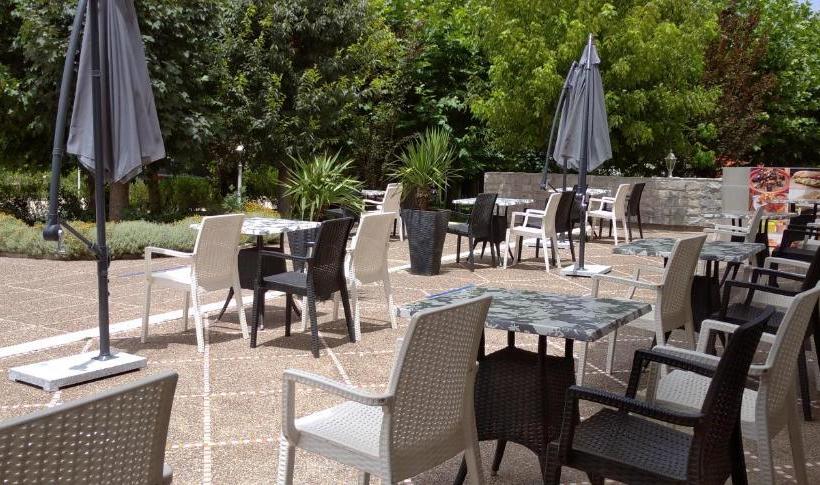 هتل Hôtel Relais Ras El Maa