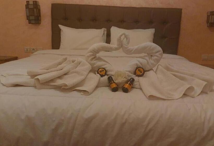 هتل Kasbat Aferdou