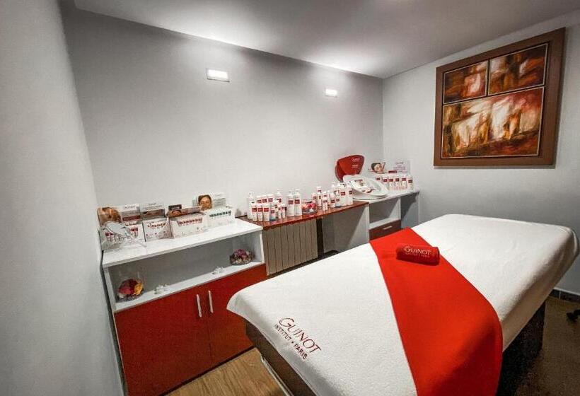 בית מלון כפרי DWO Mira Palace