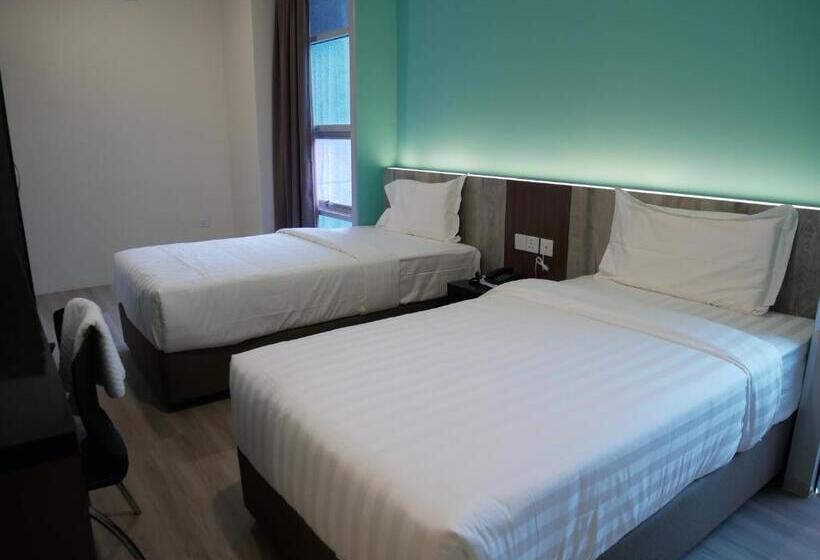 בית מלון כפרי Pantai Regal City