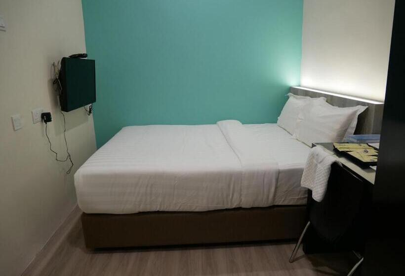 בית מלון כפרי Pantai Regal City