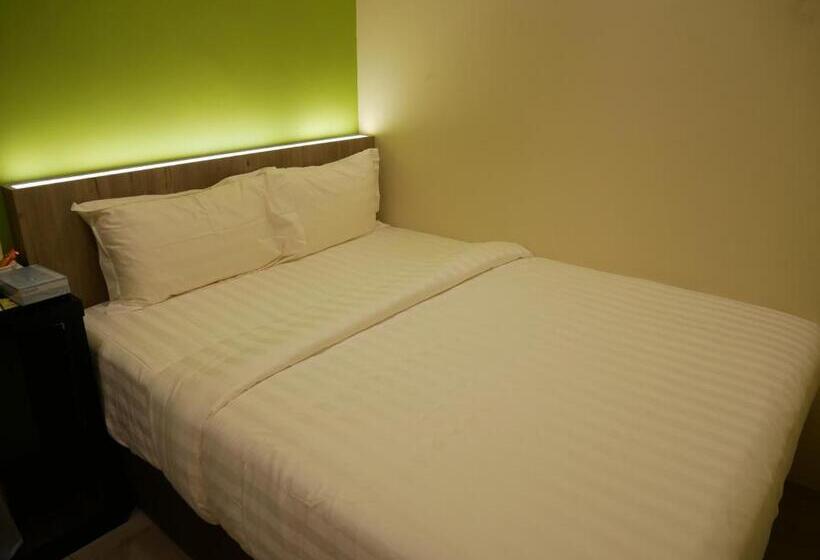 בית מלון כפרי Pantai Regal City