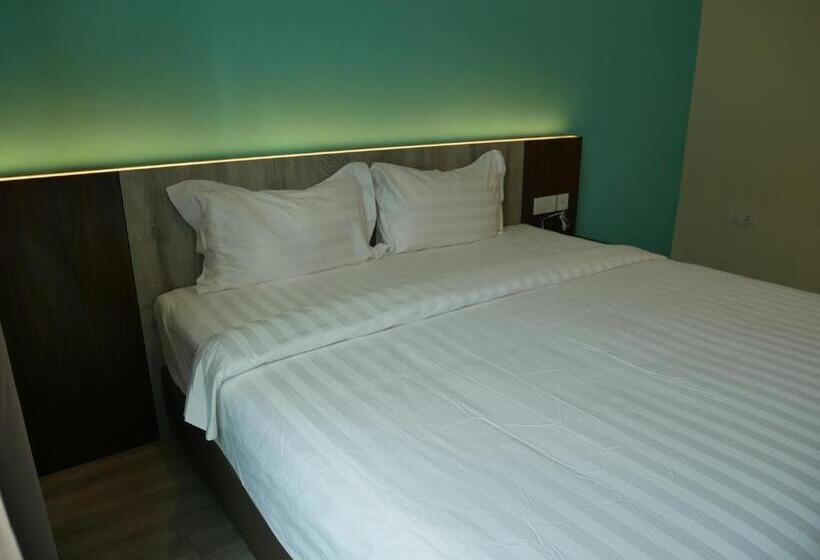 בית מלון כפרי Pantai Regal City