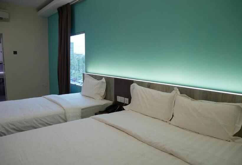 בית מלון כפרי Pantai Regal City