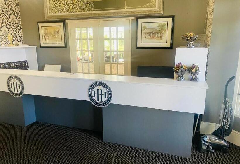 ホテル Halfway House