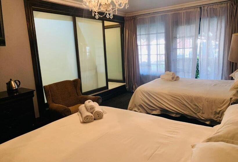 ホテル Halfway House