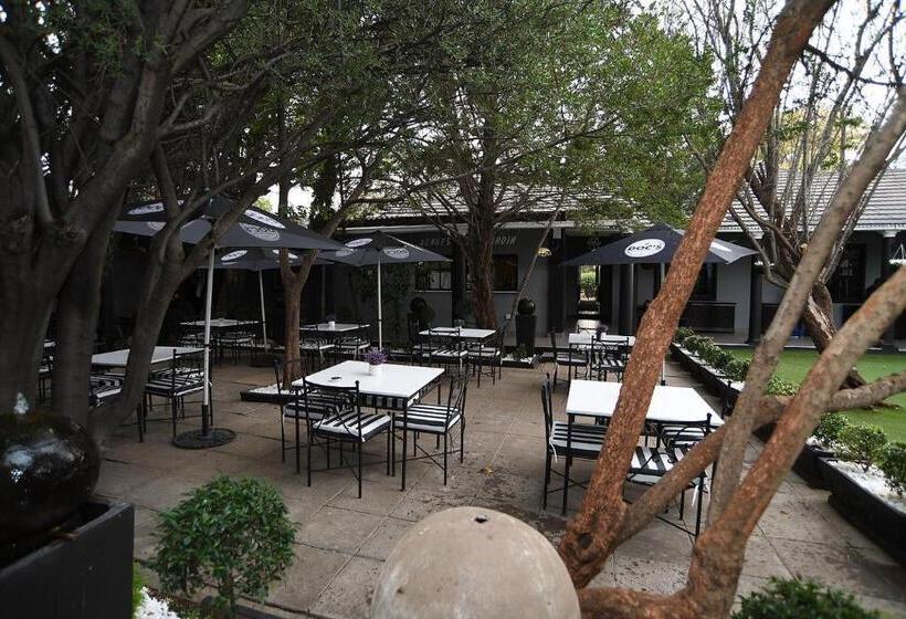 ホテル Halfway House