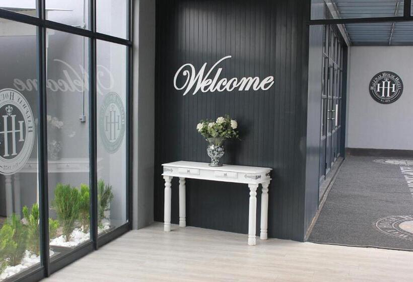 ホテル Halfway House