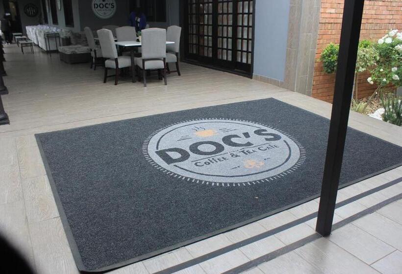 ホテル Halfway House